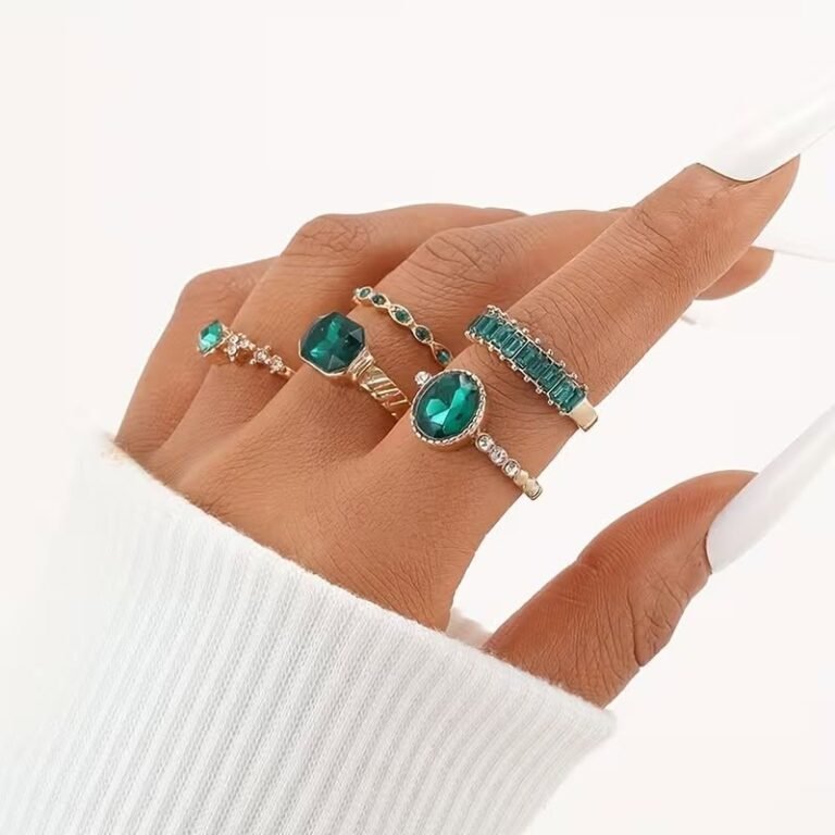 ✨ Set 5 elegantních prstýnků se zelenými kamínky 💚